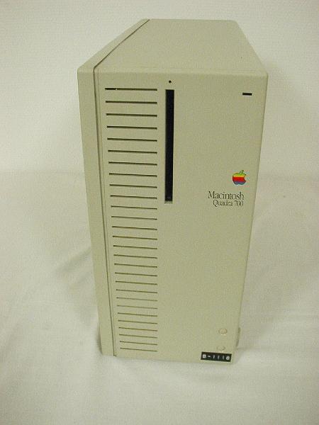 Apple Quadra 700 (1).jpg